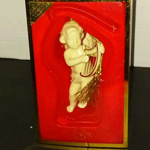 Lenox Annual 2001 Cherub Christmas Ornament in original box - Picture 1 of 5